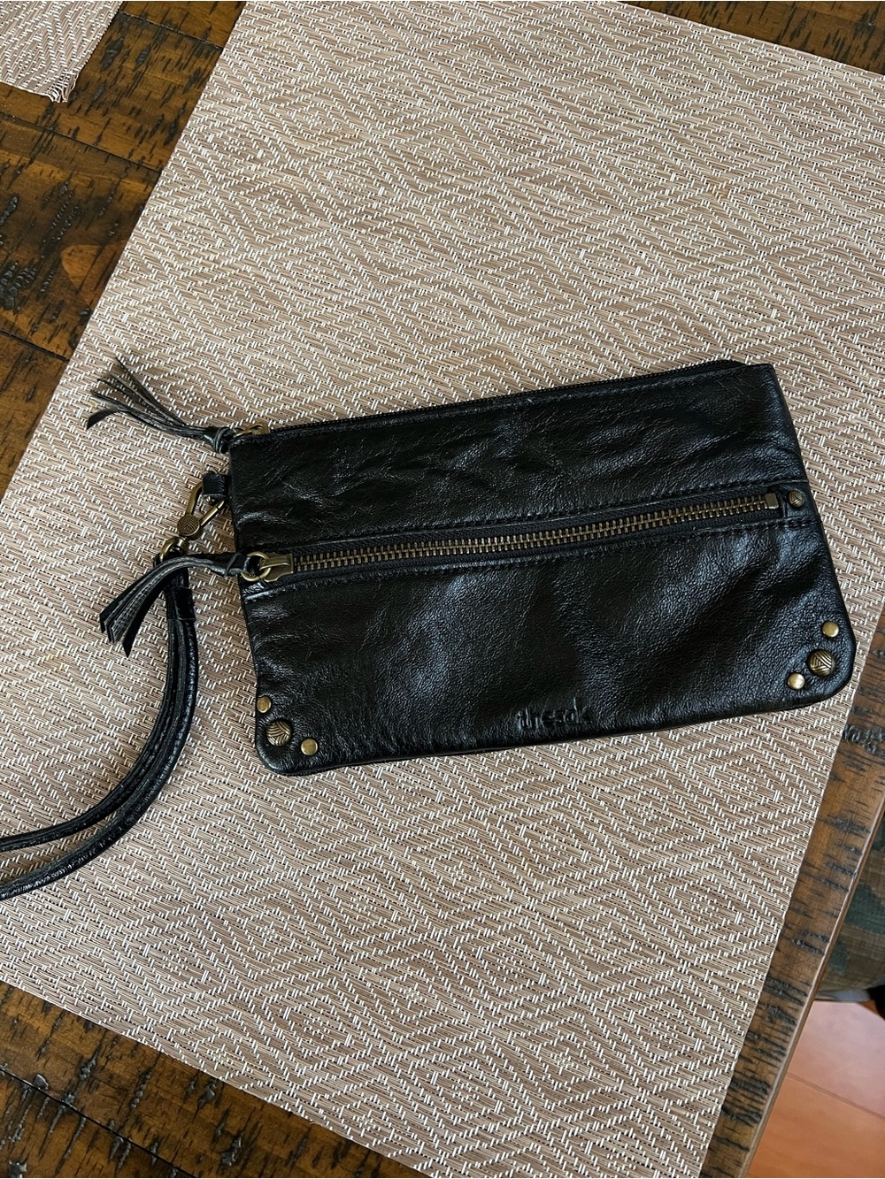 The Sak Sanibel Leather Charging
Wristlet Wallet Black